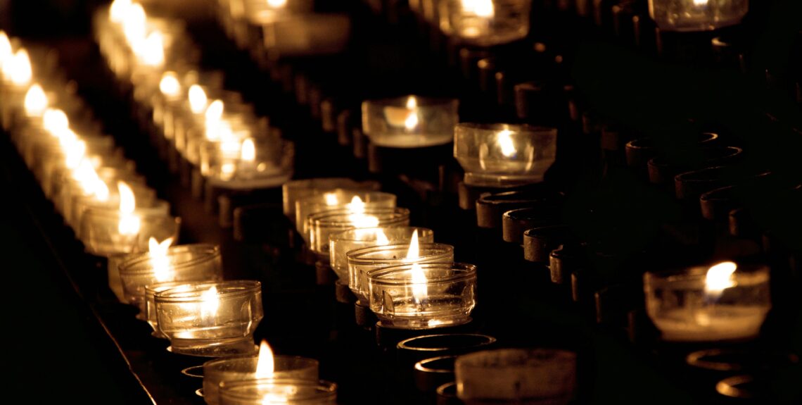 Liturgie Kaarsen in een kerk