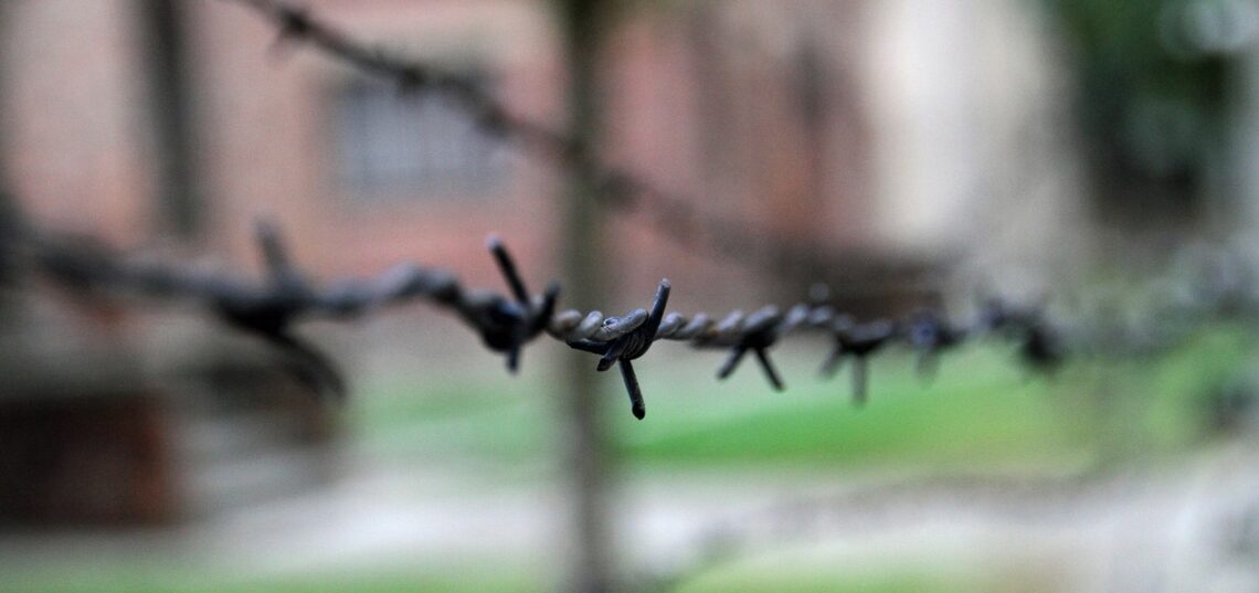 Prikkeldraad bij Auschwitz