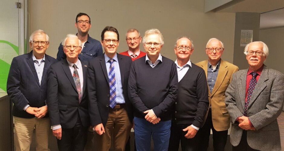 Groepsfoto van de begeleidingscommissie Verzameld Werk A.A. Van Ruler