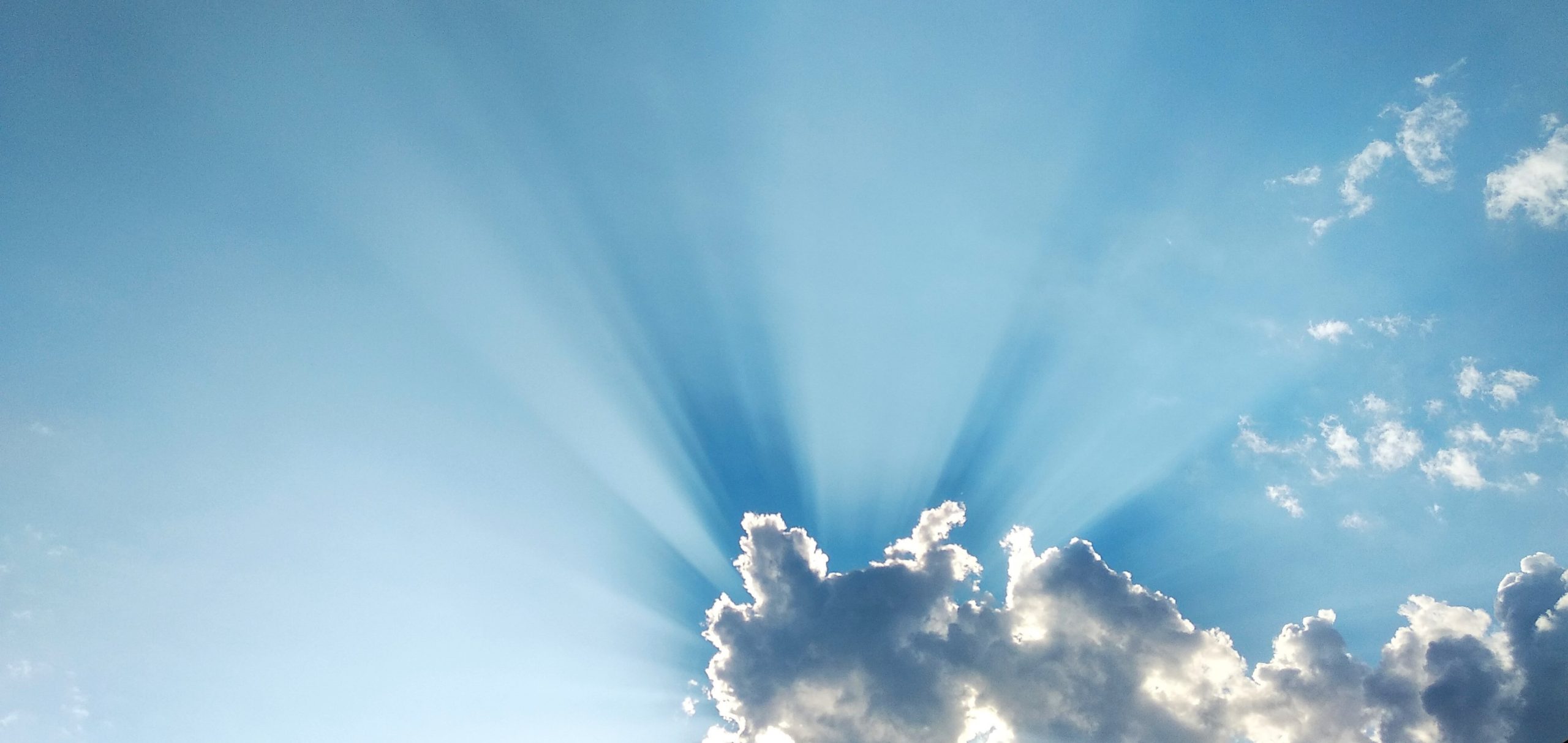 Zonlicht achter wolk