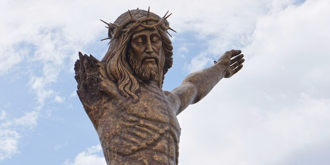 The Broken Christ Beeld van Jezus met de doornenkroon