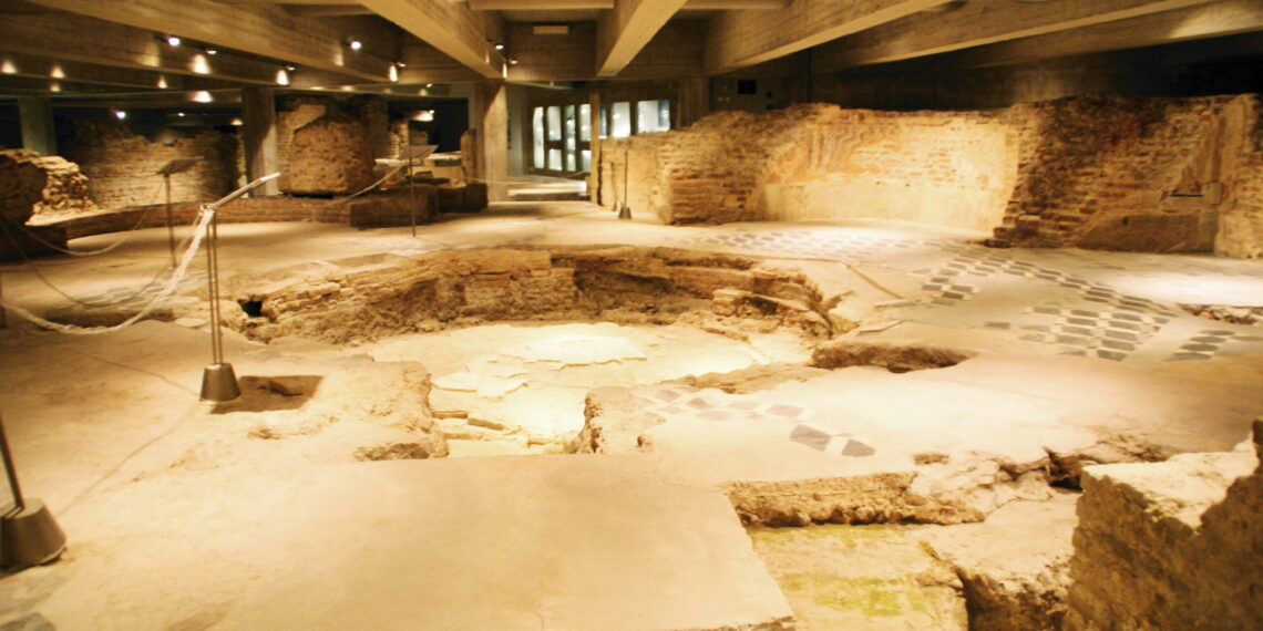 Onder de dom in Milaan ligt het baptisterium waar Augustinus gedoopt werd