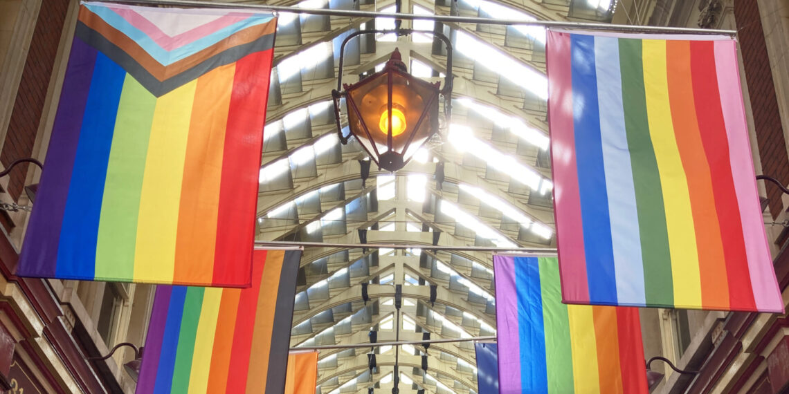 Regenboogvlaggen in Londen