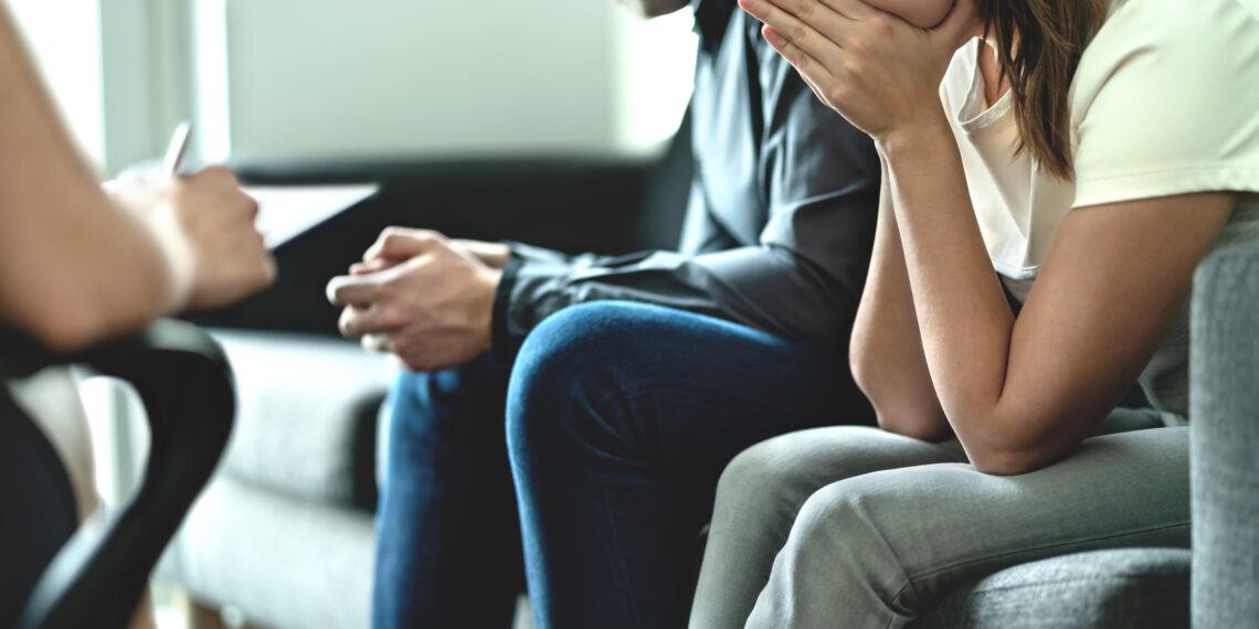 Man en vrouw in therapie Hopeloos stel in therapie