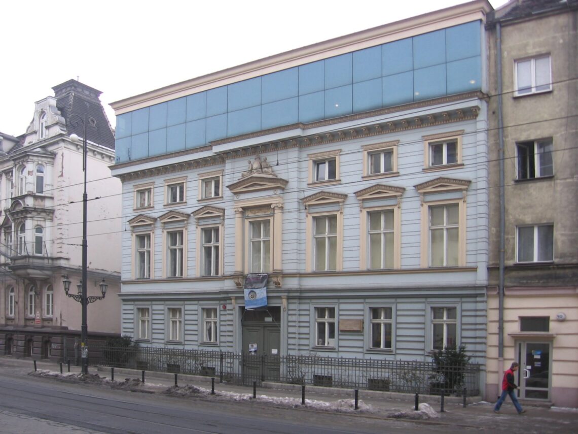 Het huis aan de 38 Nowowiejska straat in Wroclaw (Breslau) in Polen, waar de familie Stein woonde
