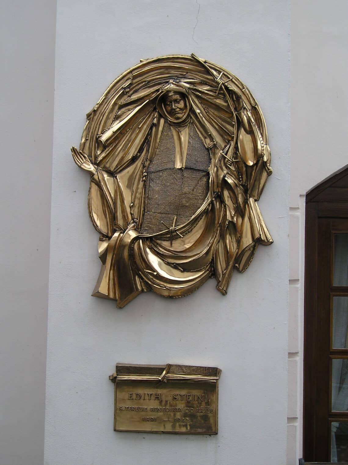 Gouden beeld van Edith Stein in Praag