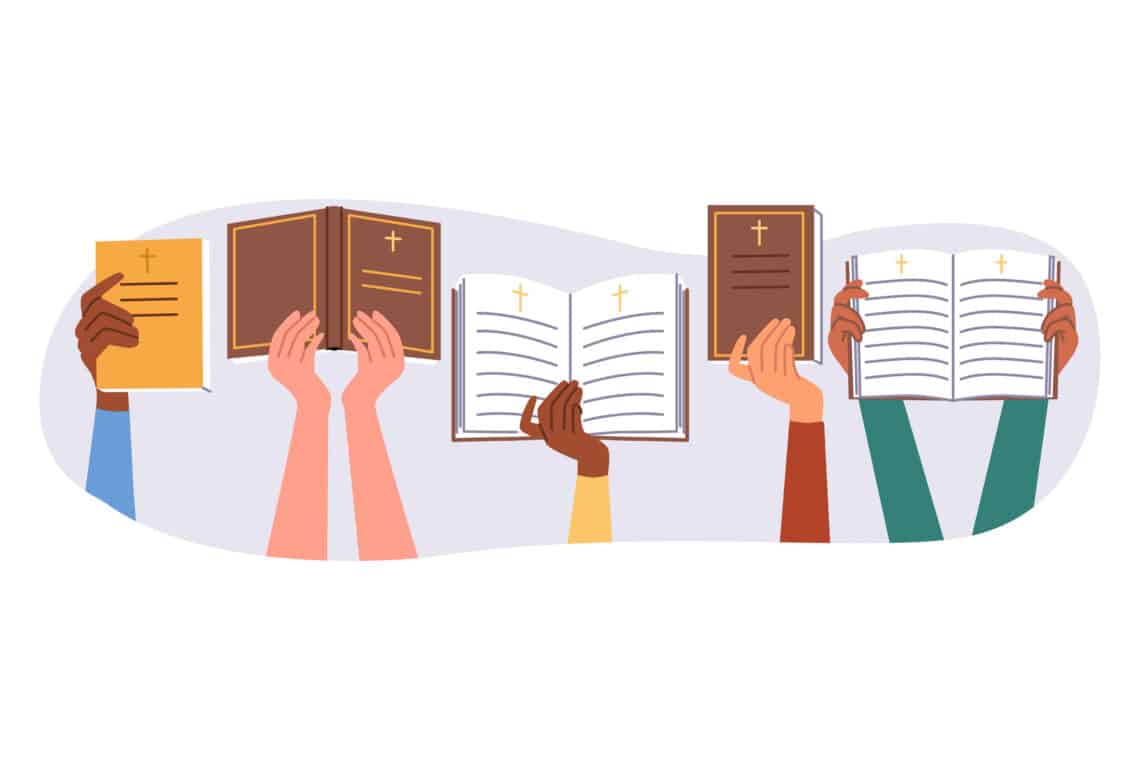 People hold bible and holy books from christian religious library, describing life of jesus Evangelie het goede nieuws