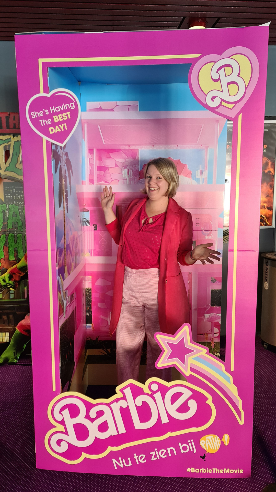 Tabitha van Krimpen in een Barbie doos