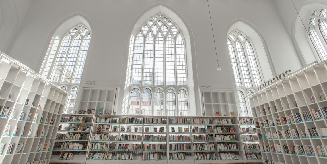 Kerk met boeken Kerk met boeken