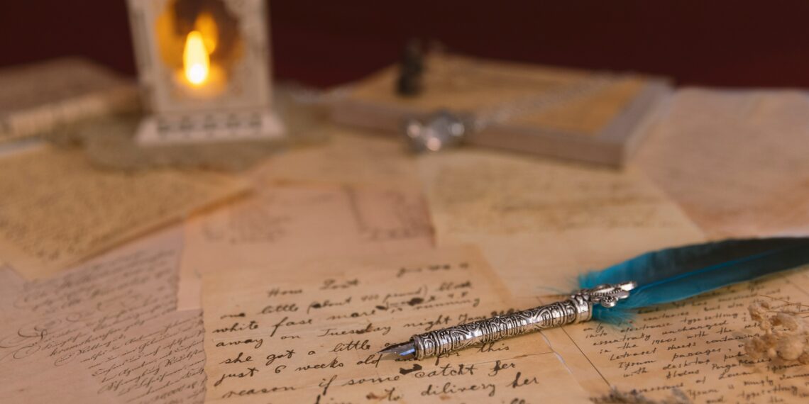 Handgeschreven brief Handgeschreven brief met een kroontjespen