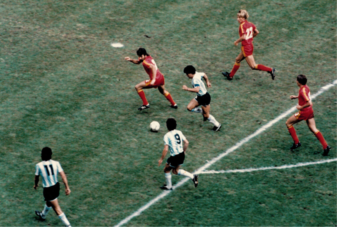 Diego Maradona aan de bal