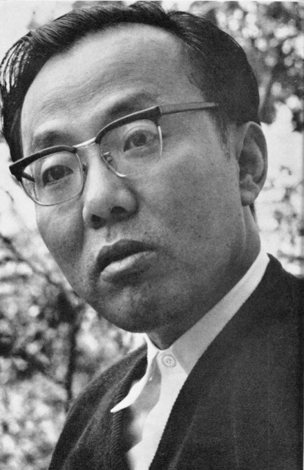 Portret van Shūsaku Endō in 1966, op 43-jarige leeftijd