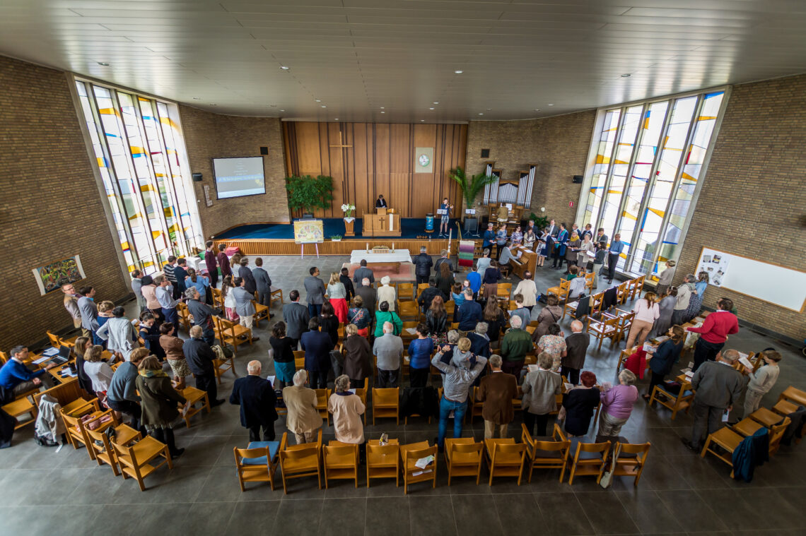 Binnenkant van de protestantse kerk van Boechout