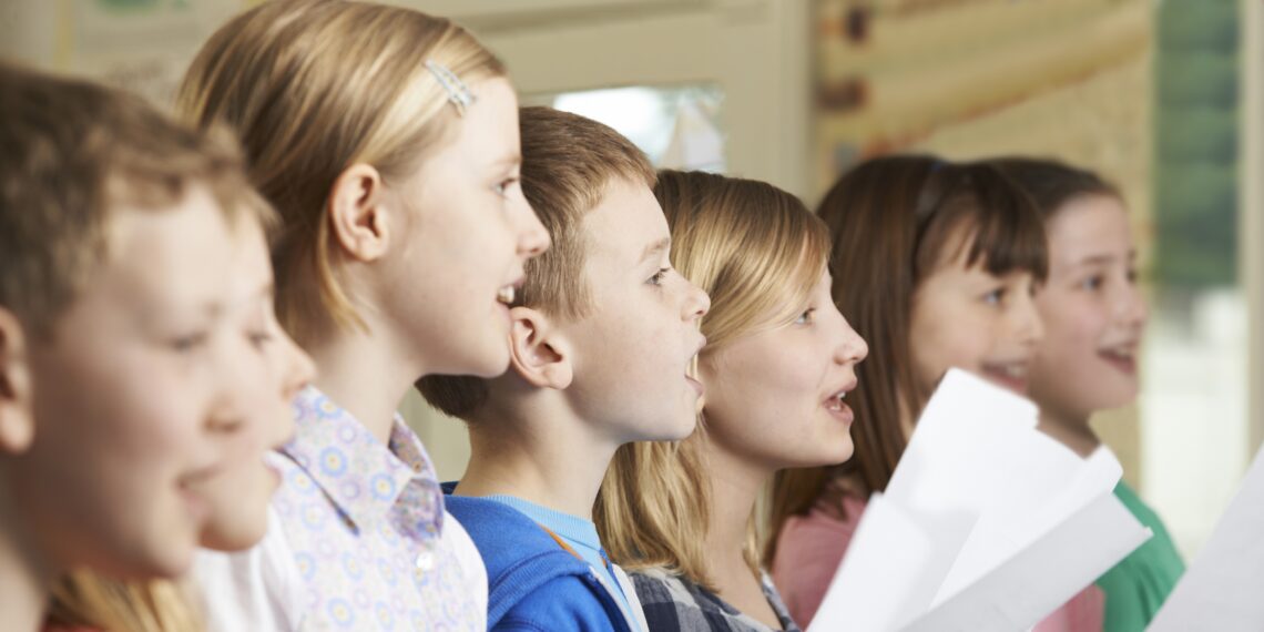 Kinderen die aan het zingen zijn