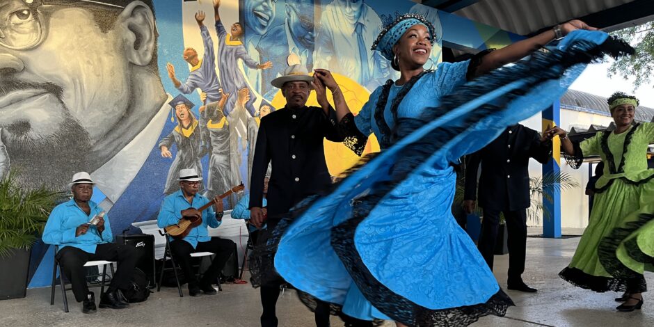 Dansende mensen op Curaçao