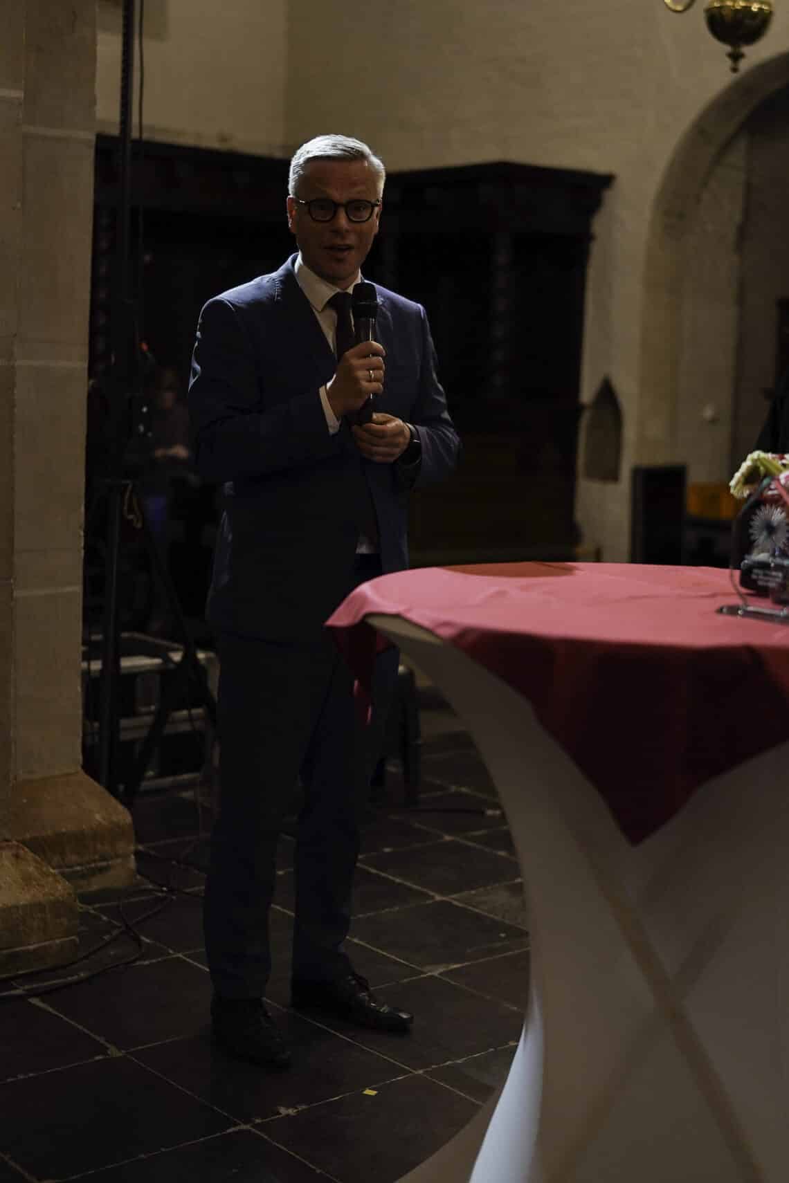 Arnold Huijgen geeft eerste reactie op zijn benoeming tot Theoloog der Nederlanden 2025-2026.