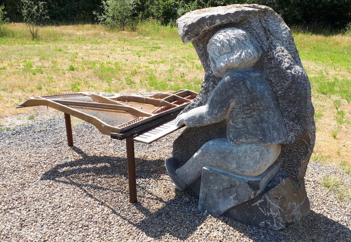 Sculptuur ‘Alle Menschen werden Brüder‘ in Walhorn