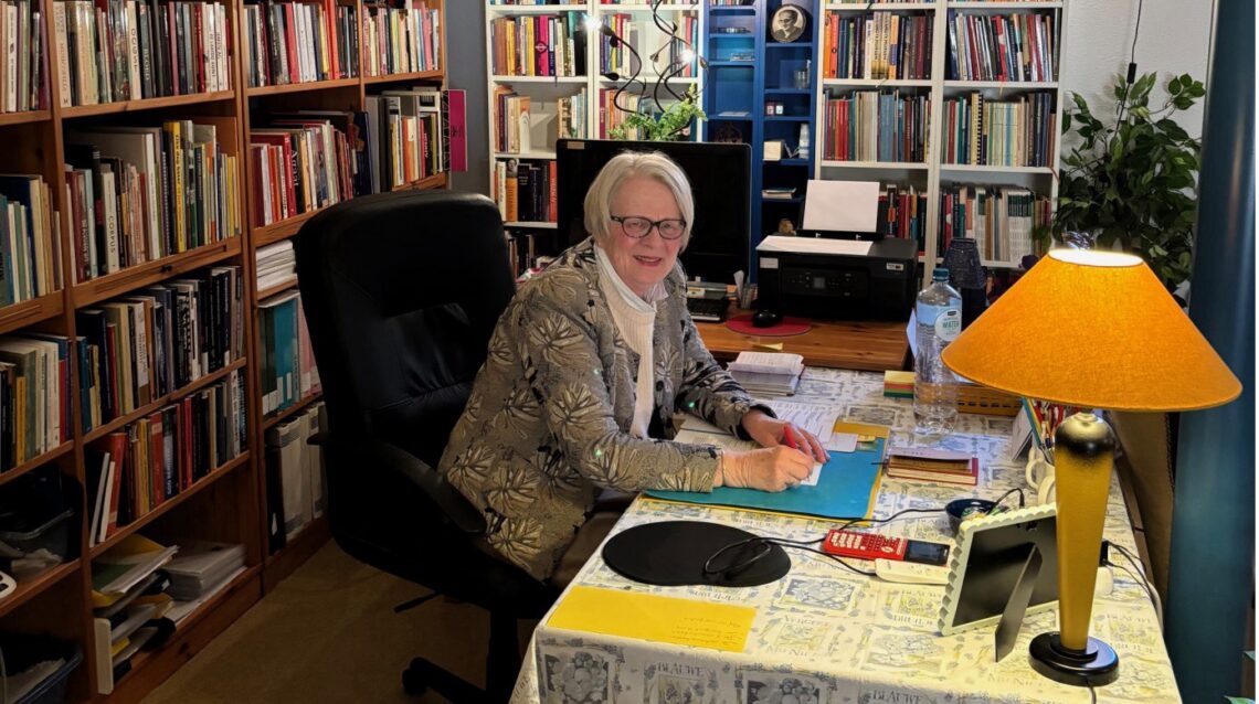 De schrijftafel van Alie Hoek-van Kooten