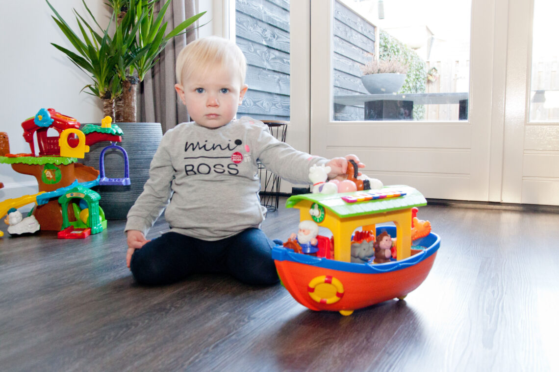 Kind met speelgoed