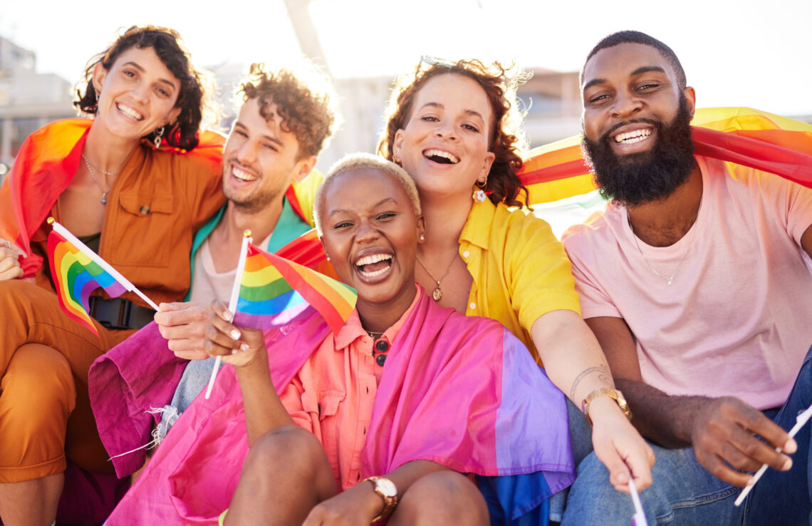 LHBTI+ community met regenboogvlaggen