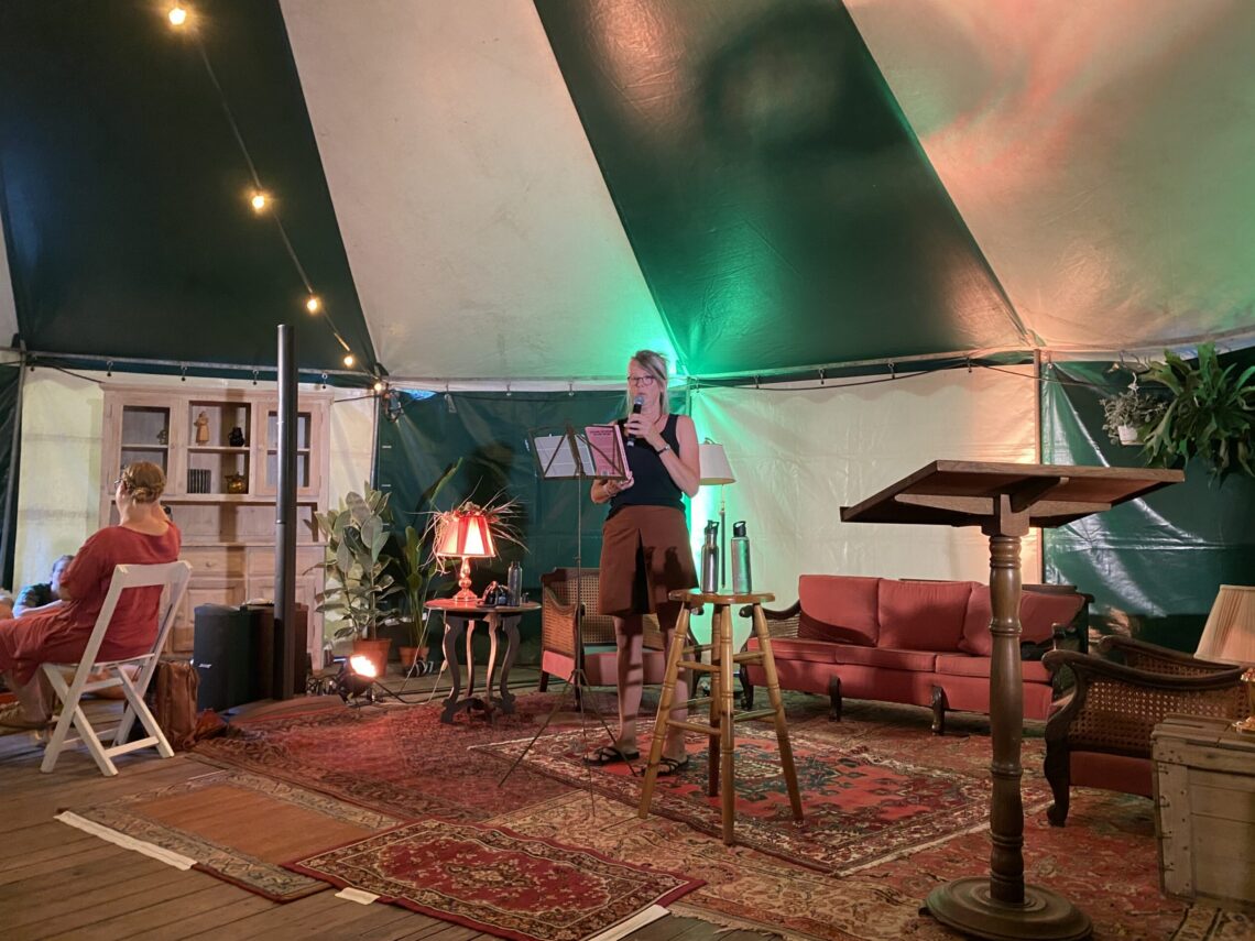 Jirska van Hooijdonk geeft een lezing op Graceland Festival 2026
