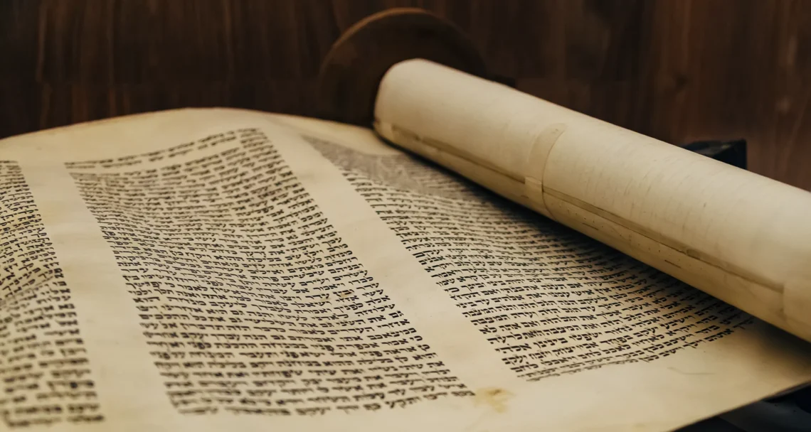Hebreeuwse religieuze handgeschreven Torah perkament scroll