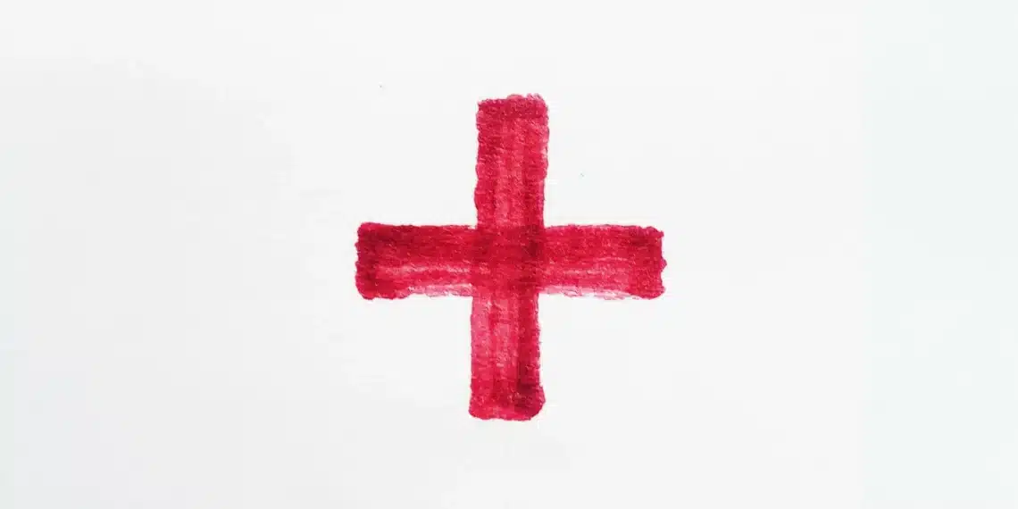 een geverfd rood kruis op een witte achtergrond