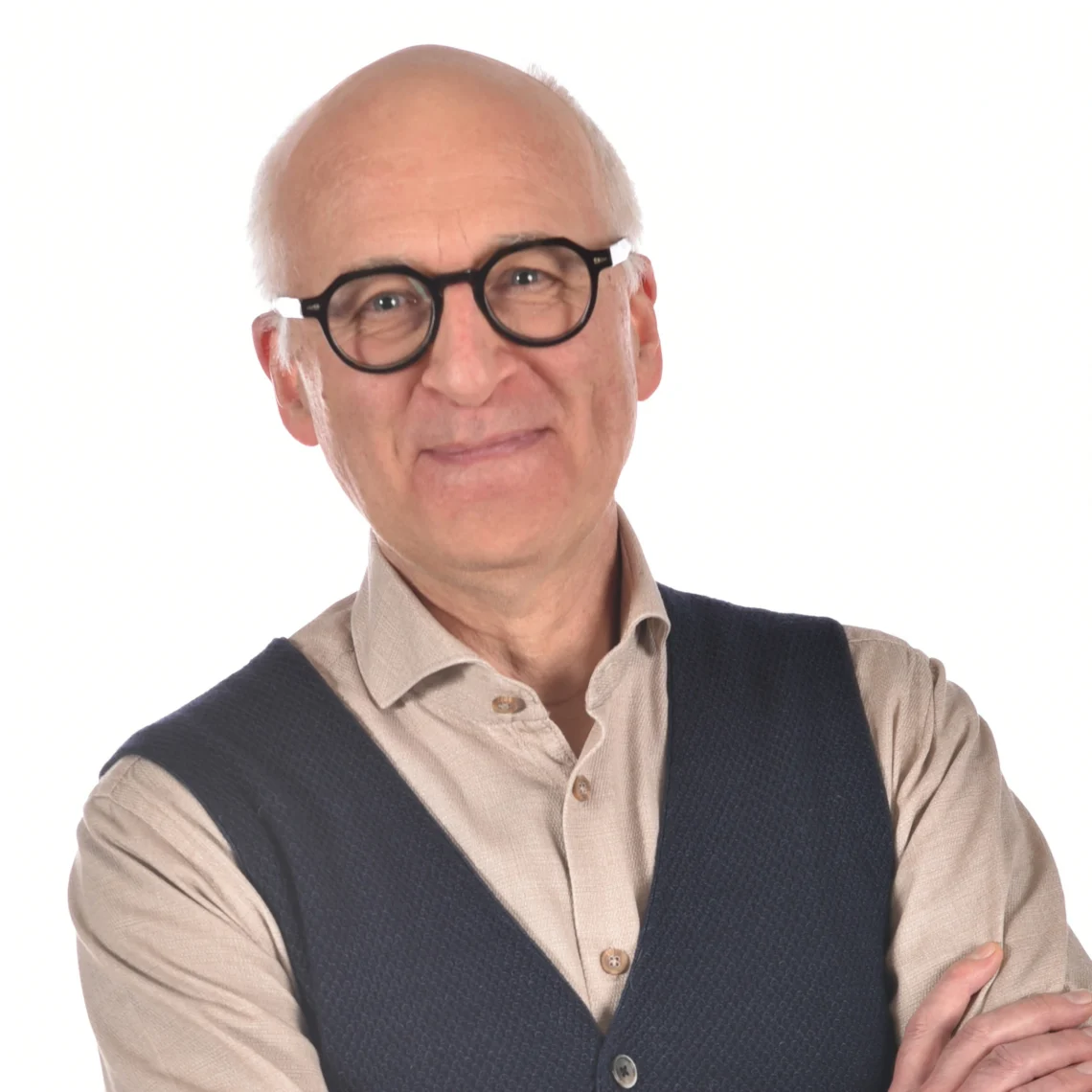 Erik Galle voor een witte achtergrond